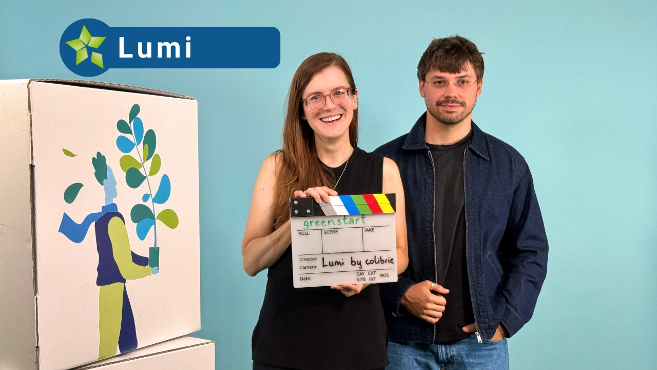 <h3>Lumi by colibrie</h3>
<p>  Mit Lumi erweitert das Start-up colibrie sein Produktportfolio um einen smarten Energieassistenten, der Haushalten hilft, ihren Energieverbrauch einfach und effizient zu optimieren. Lumi bietet für jedes Zuhause eine intelligente Lösung, entfaltet jedoch den vollen Impact in Energiegemeinschaften („Energy Hubs“). Hier sorgt Lumi nicht nur für individuelle Einsparungen, sondern koordiniert auch kollektive Energieflüsse, vermeidet Lastspitzen und maximiert den Eigenverbrauch. Durch den Einsatz von KI und intelligenter Steuerung werden komplexe Energiedaten in klare Handlungsempfehlungen umgewandelt, die Lumi zu einem unverzichtbaren Alltagshelfer machen. Automatisiert, intuitiv und mit dem klaren Ziel, das volle Potenzial lokaler Energie zu entfalten. Anders gesagt: Weniger Aufwand und mehr Wirkung für alle, die aktiv zur Energiewende beitragen möchten. – <a href="https://greenstart.at/projekt/lumi-by-colibrie/" target="_blank">Zur Detailseite</a></p>
<div class="voting"><a href="https://youtu.be/dc-OKBOESpc" class="voting-video" data-fancybox>Video</a><span class="voting-text">Wählen</span></div>